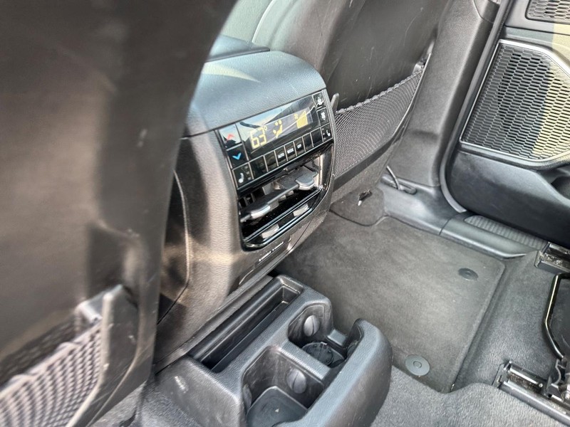 Jeep Grand Cherokee L Vehicle Image 14