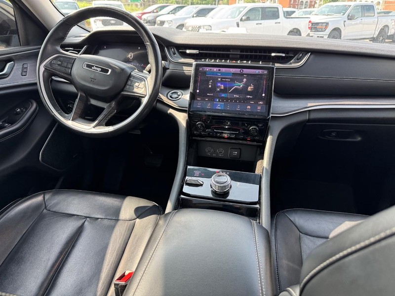 Jeep Grand Cherokee L Vehicle Image 18