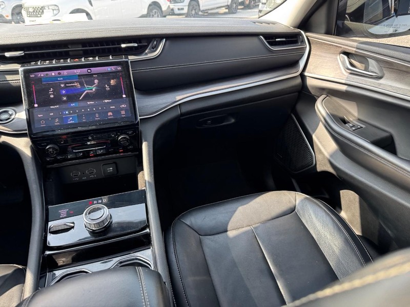 Jeep Grand Cherokee L Vehicle Image 19