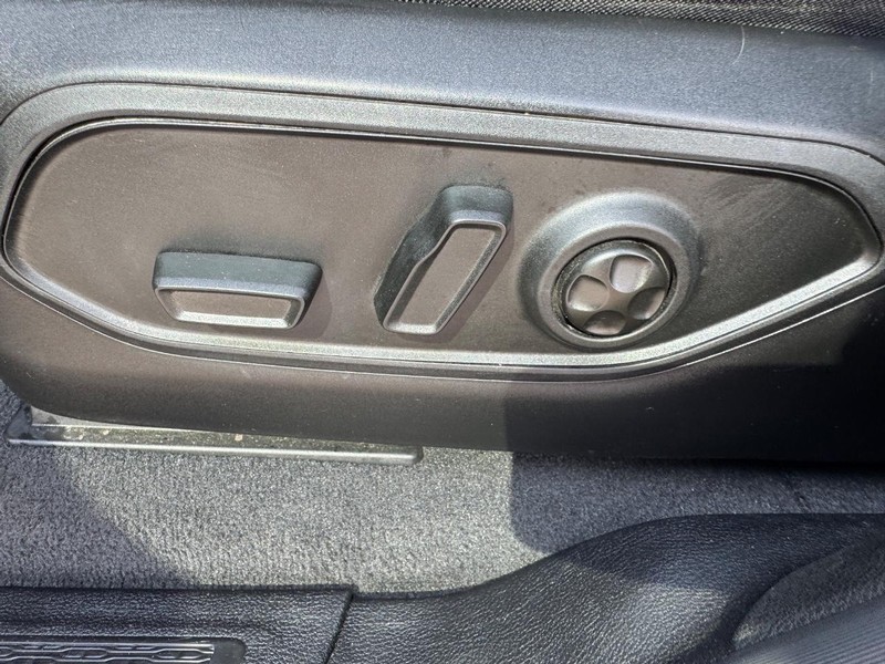 Jeep Grand Cherokee L Vehicle Image 20