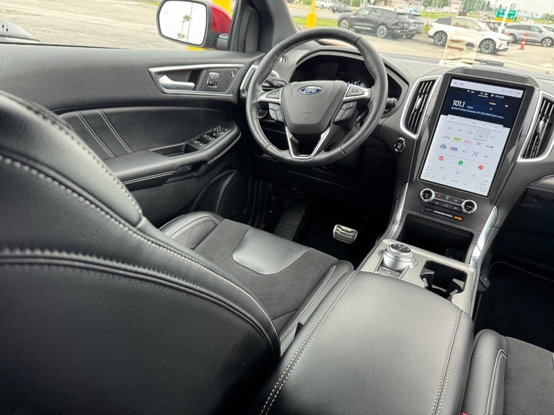 Ford Edge Vehicle Image 14