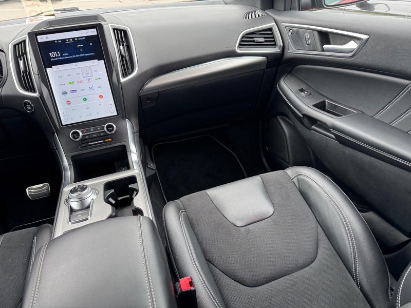 Ford Edge Vehicle Image 16