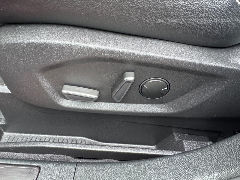 Ford Edge Vehicle Image 17