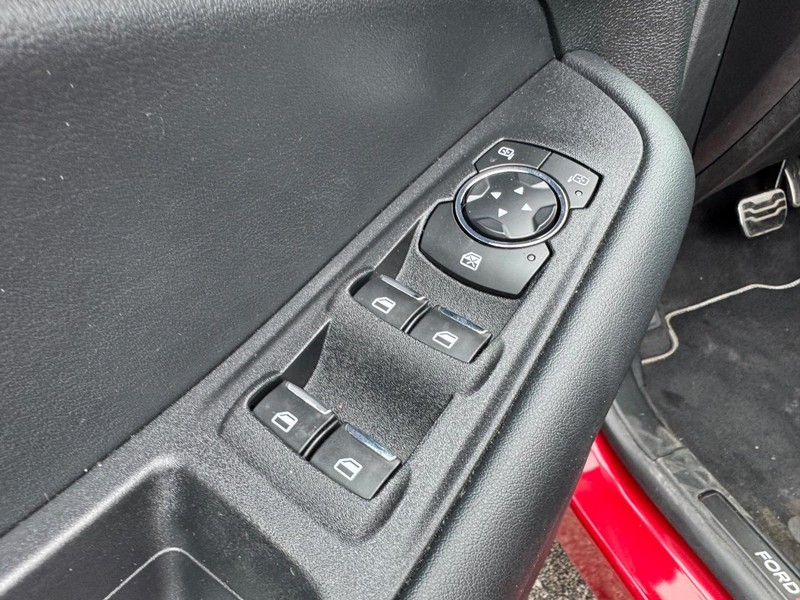 Ford Edge Vehicle Image 18