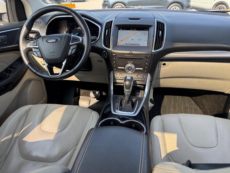 Ford Edge Vehicle Image 16