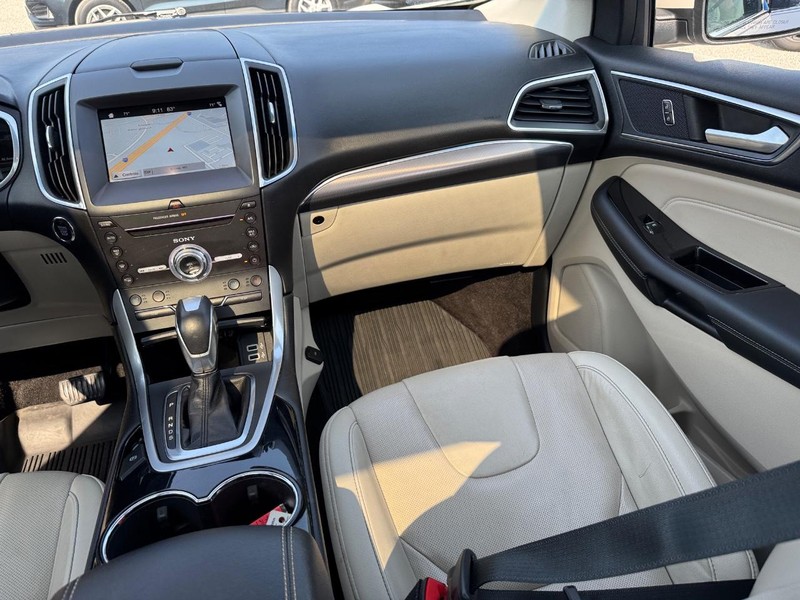 Ford Edge Vehicle Image 17