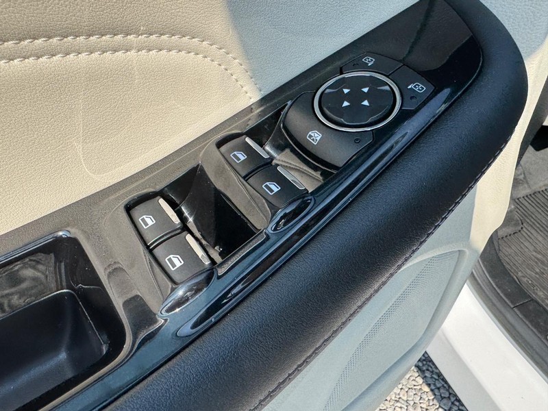 Ford Edge Vehicle Image 18