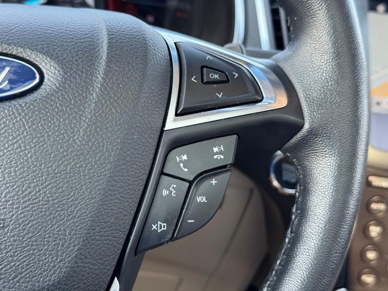 Ford Edge Vehicle Image 21