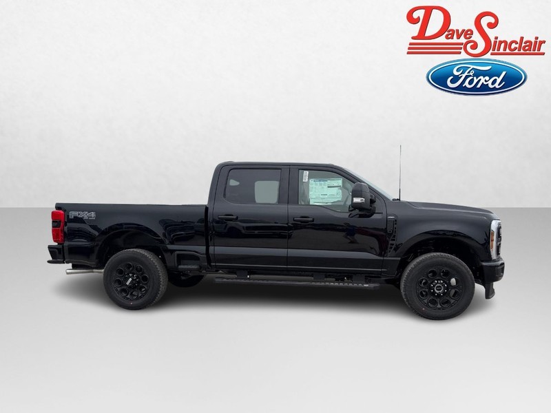 Ford Super Duty F-250 SRW Vehicle Image 05