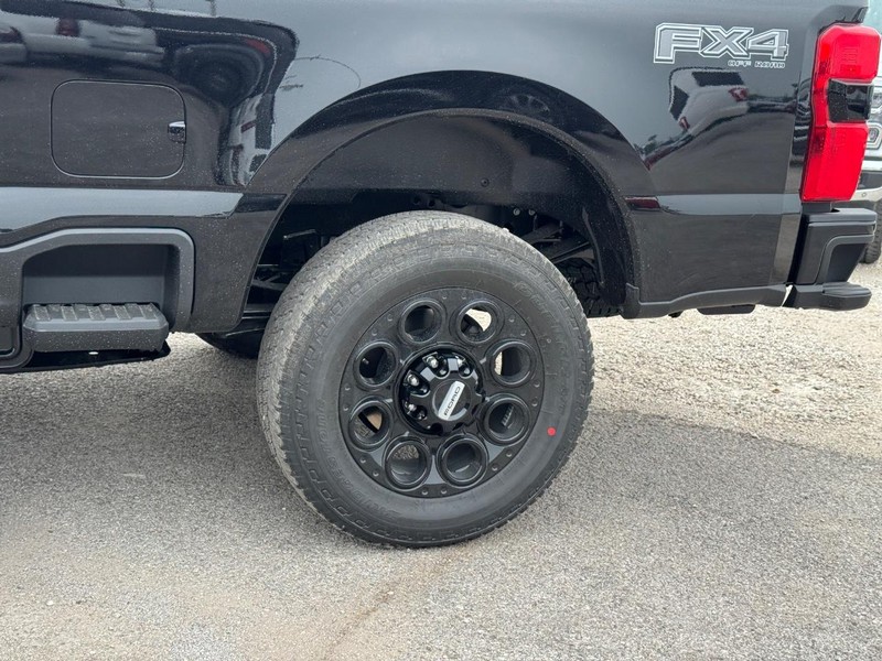 Ford Super Duty F-250 SRW Vehicle Image 11