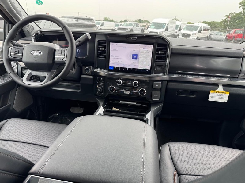 Ford Super Duty F-250 SRW Vehicle Image 14