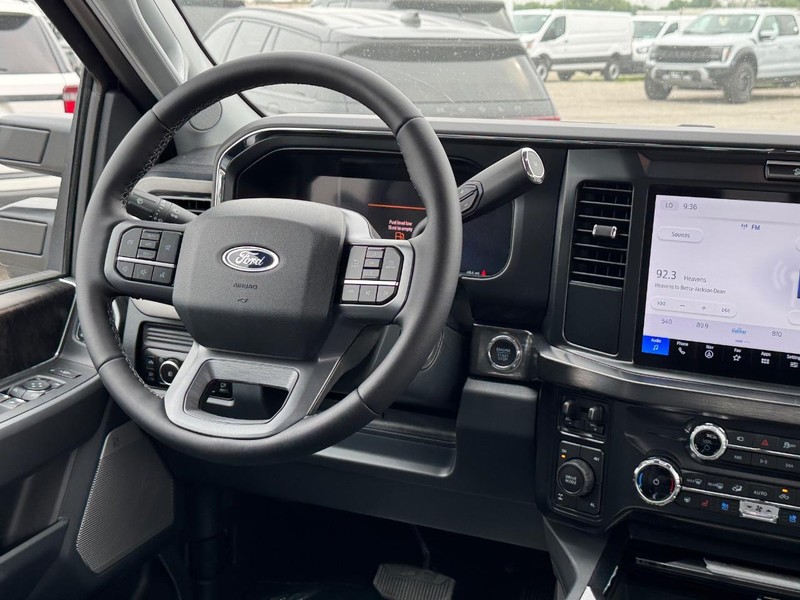 Ford Super Duty F-250 SRW Vehicle Image 15
