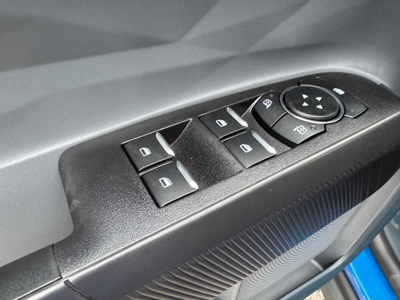 Ford Maverick Vehicle Image 19