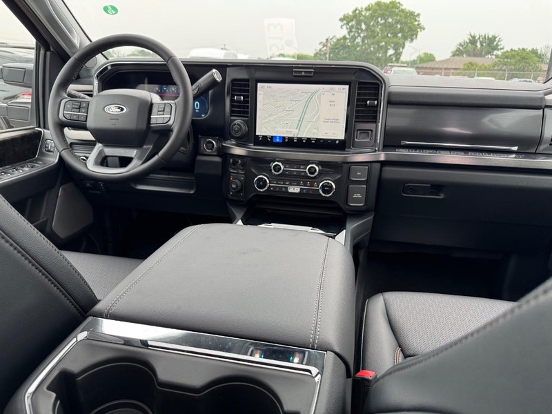 Ford Super Duty F-250 SRW Vehicle Image 15