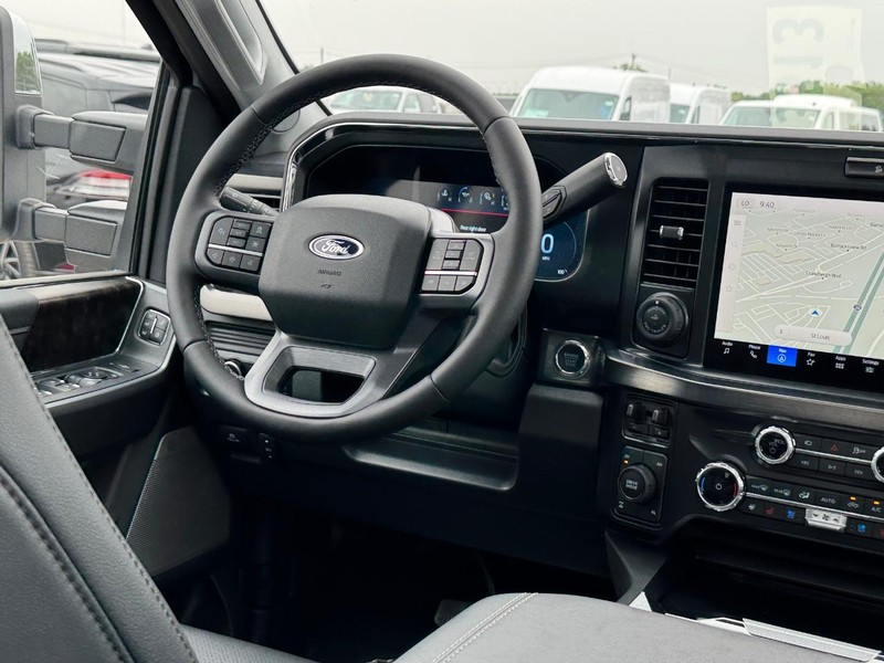 Ford Super Duty F-250 SRW Vehicle Image 16
