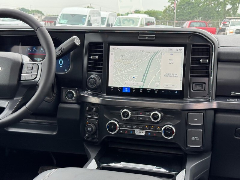 Ford Super Duty F-250 SRW Vehicle Image 17