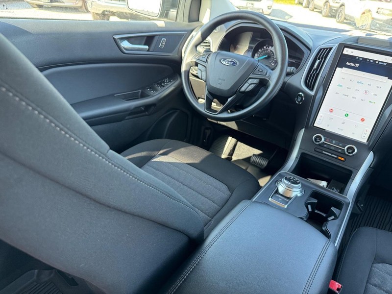 Ford Edge Vehicle Image 13