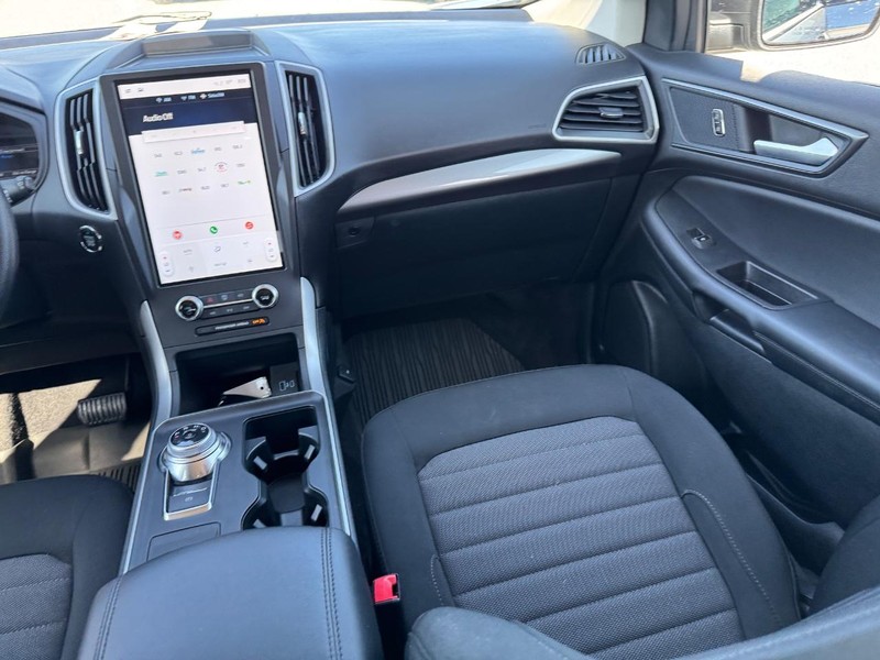 Ford Edge Vehicle Image 16
