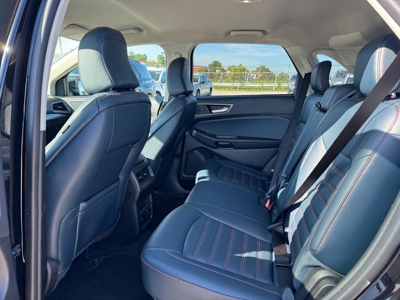 Ford Edge Vehicle Image 12