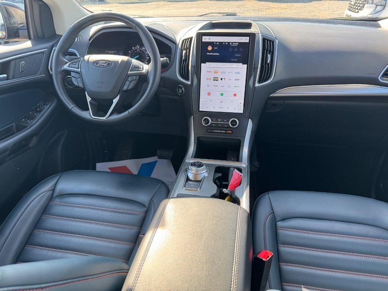 Ford Edge Vehicle Image 15