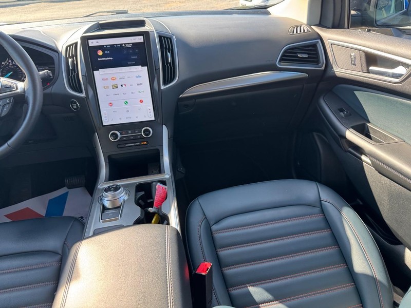 Ford Edge Vehicle Image 16