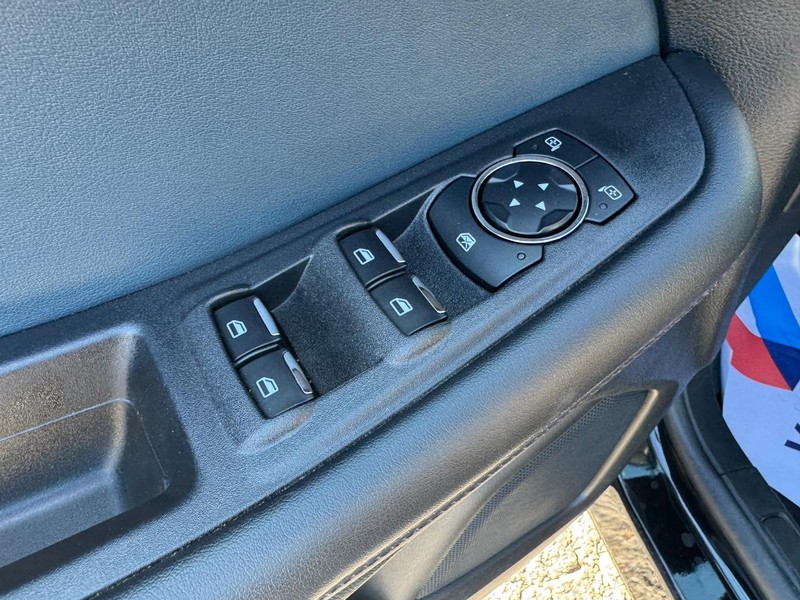 Ford Edge Vehicle Image 18
