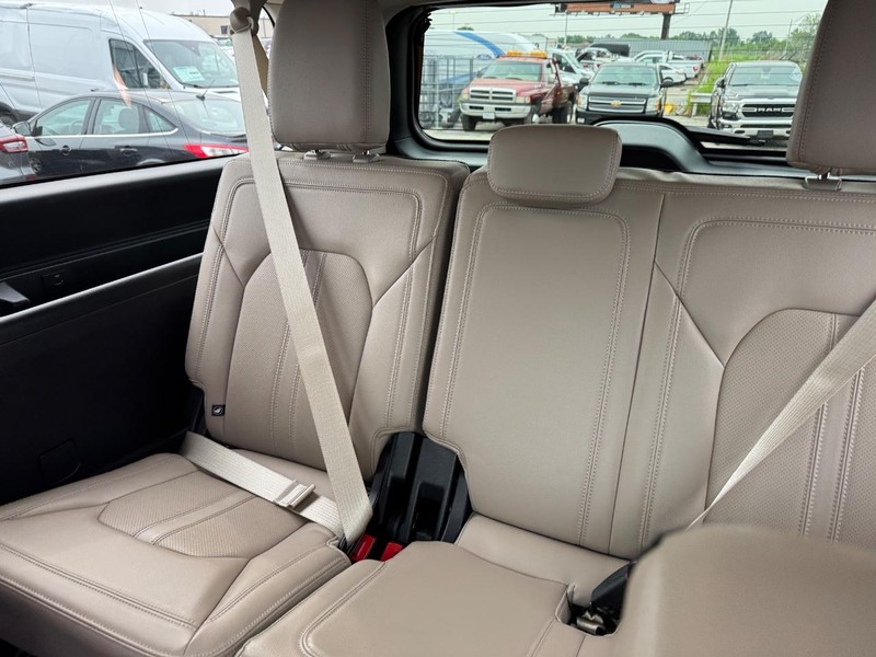 Ford Expedition Max Vehicle Image 15