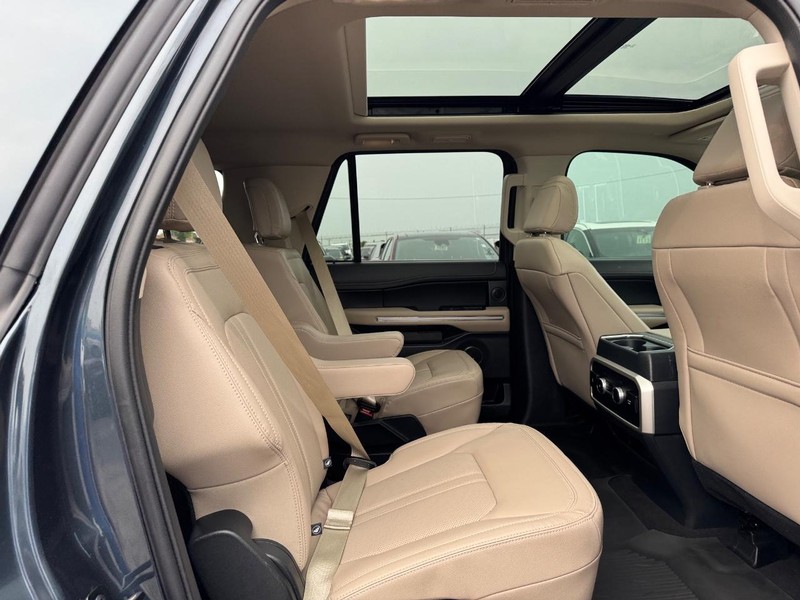 Ford Expedition Max Vehicle Image 16