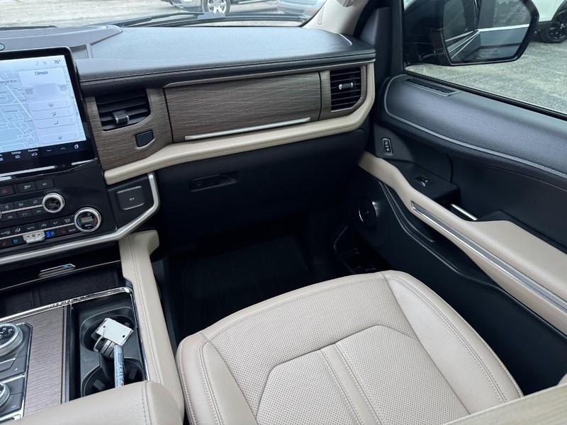 Ford Expedition Max Vehicle Image 19