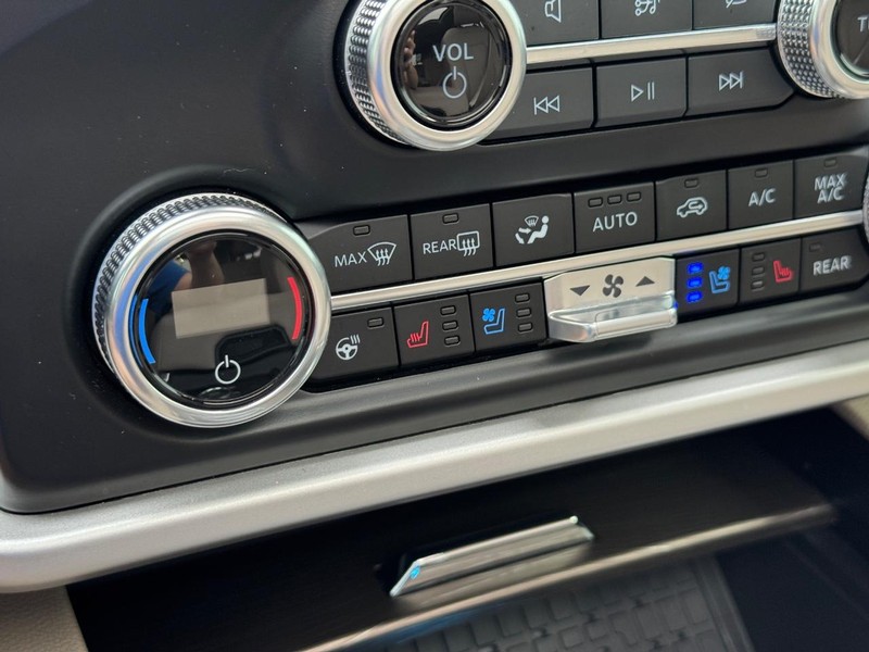 Ford Expedition Max Vehicle Image 27