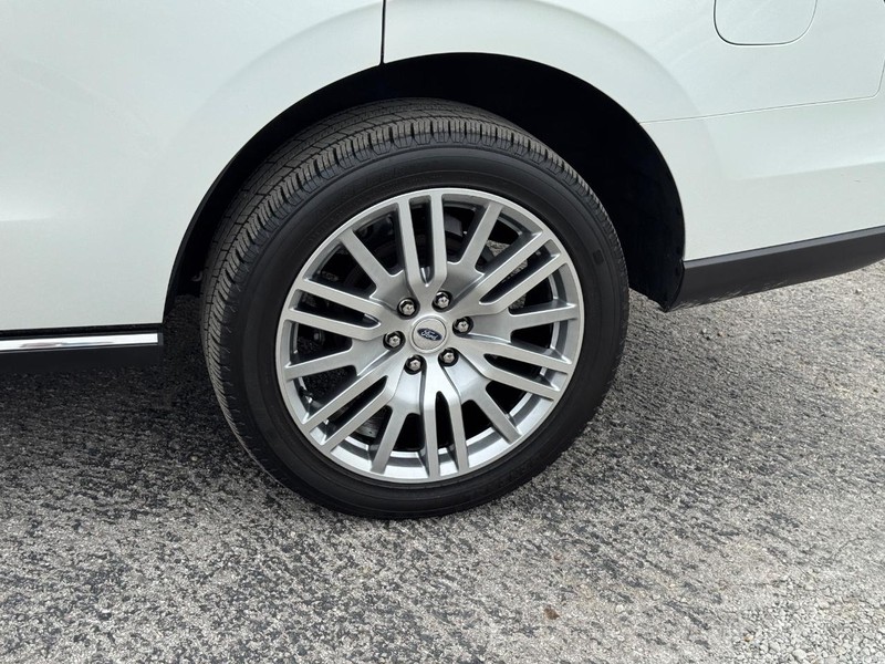 Ford Expedition Vehicle Image 11