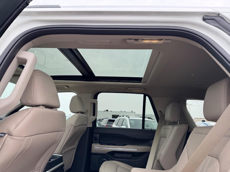 Ford Expedition Vehicle Image 13
