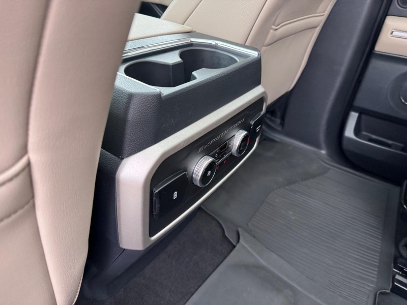Ford Expedition Vehicle Image 14