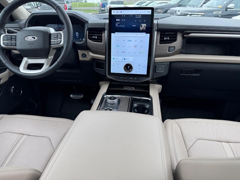 Ford Expedition Vehicle Image 18