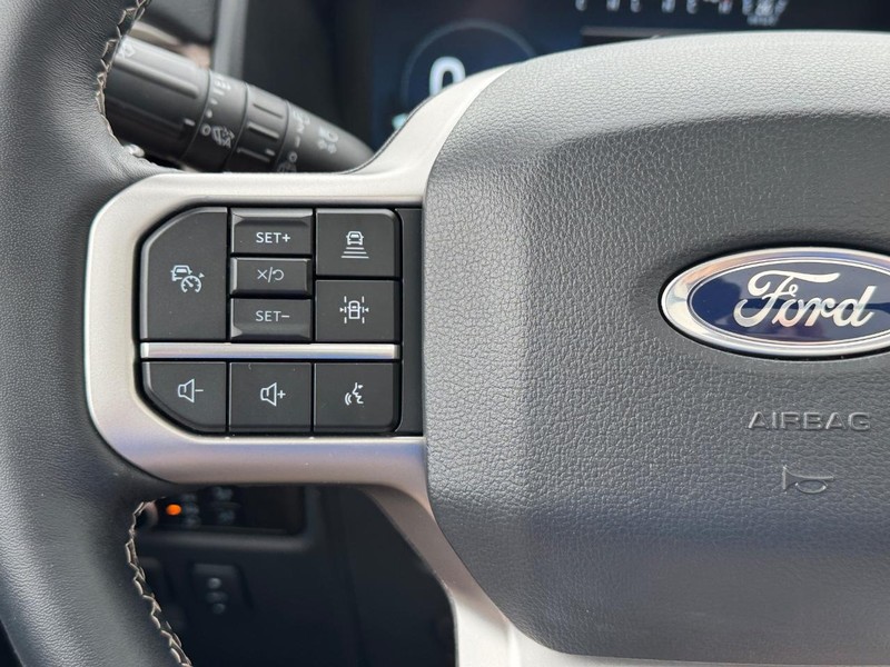 Ford Expedition Vehicle Image 24