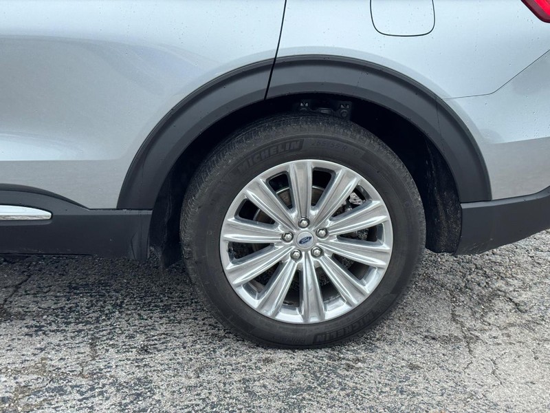 Ford Explorer Vehicle Image 11
