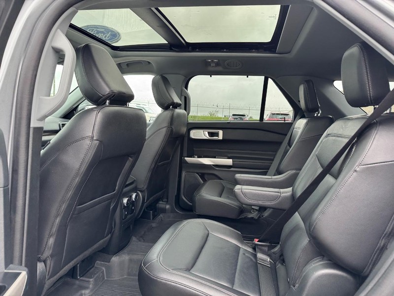 Ford Explorer Vehicle Image 12