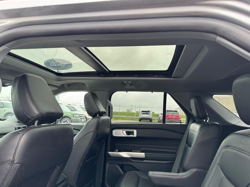 Ford Explorer Vehicle Image 13