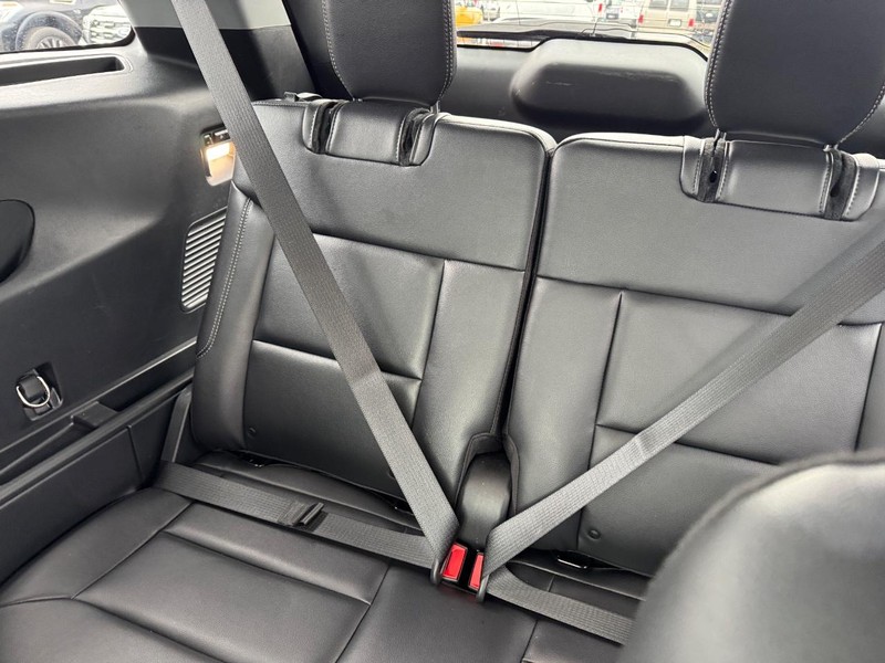 Ford Explorer Vehicle Image 14
