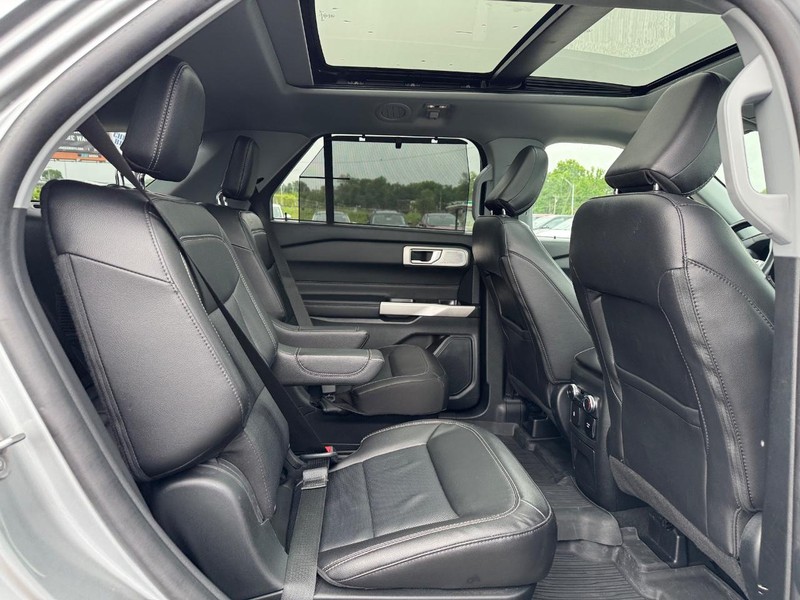 Ford Explorer Vehicle Image 16