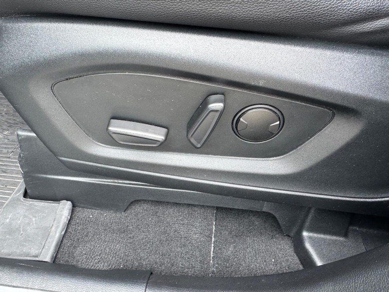 Ford Explorer Vehicle Image 20
