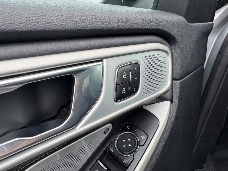 Ford Explorer Vehicle Image 22