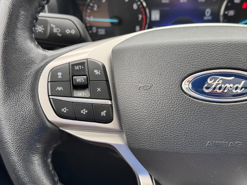 Ford Explorer Vehicle Image 24