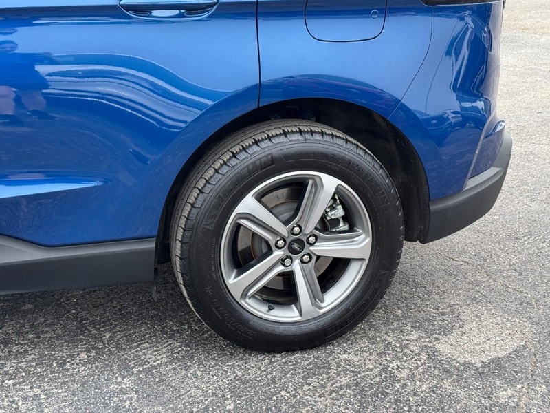 Ford Edge Vehicle Image 11