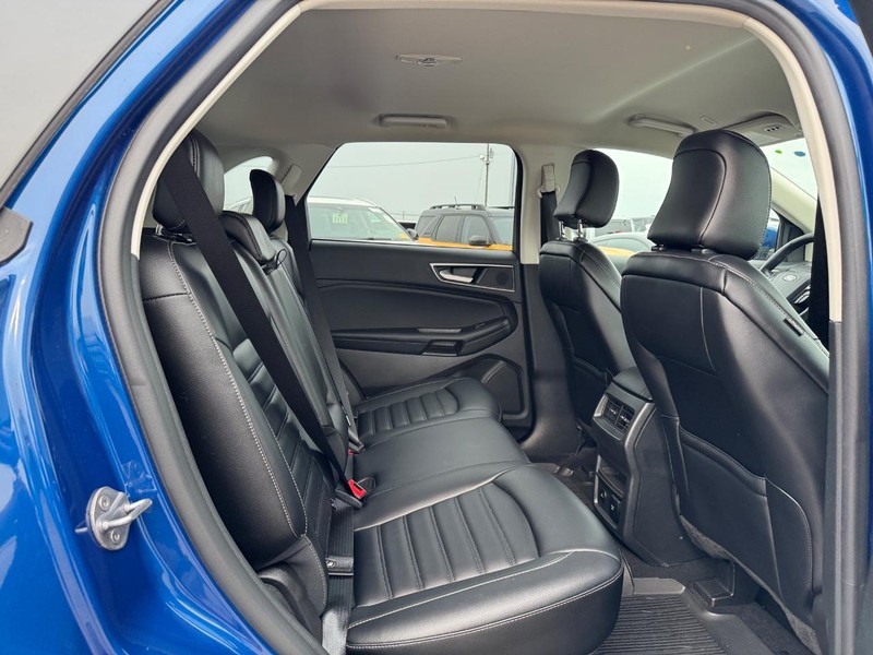 Ford Edge Vehicle Image 13