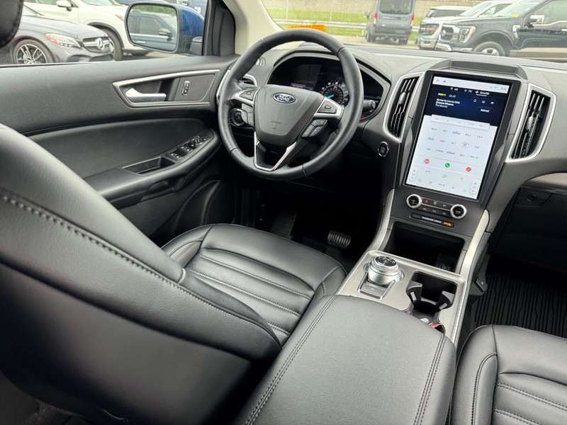 Ford Edge Vehicle Image 14