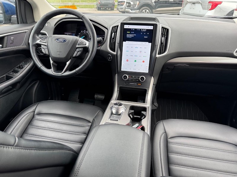 Ford Edge Vehicle Image 15