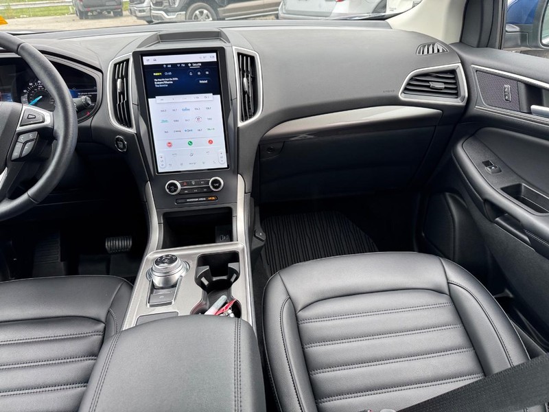 Ford Edge Vehicle Image 16