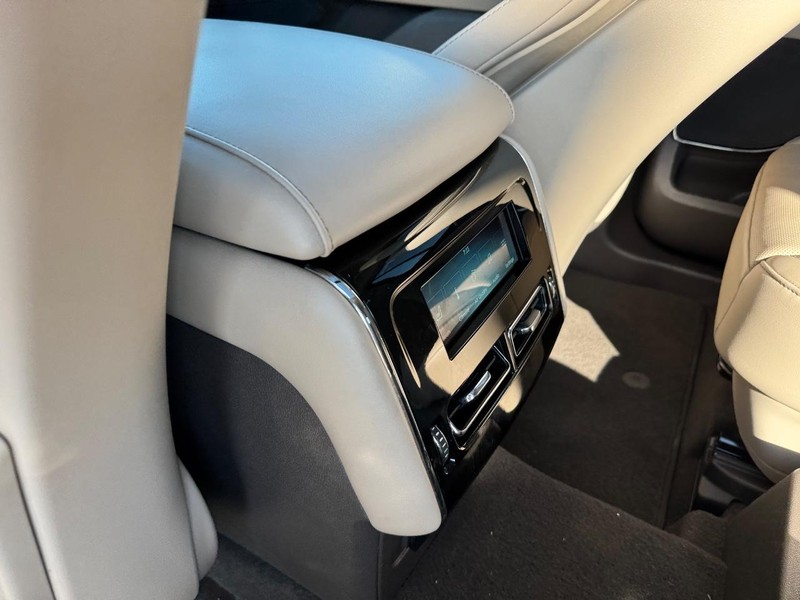 Lincoln Aviator Vehicle Image 13