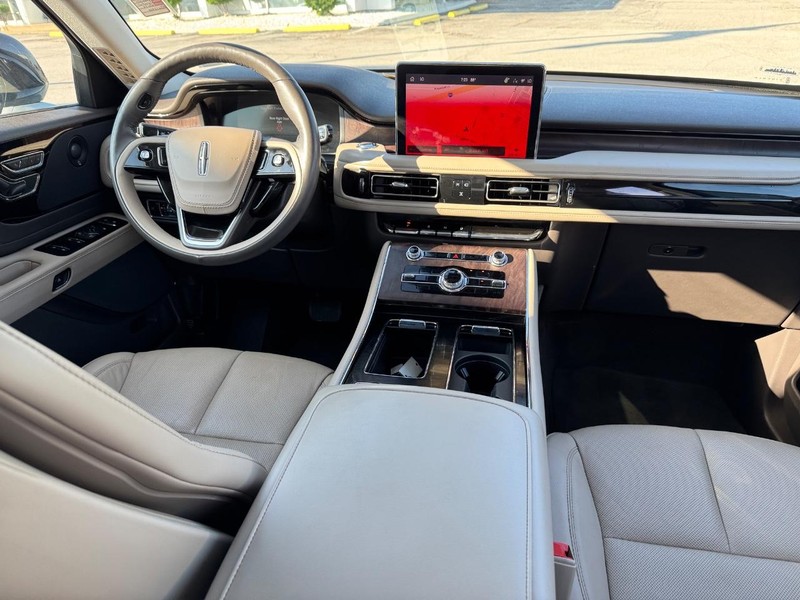 Lincoln Aviator Vehicle Image 18